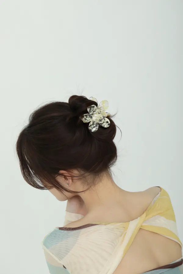 Translucent Flower Claw Clip - Strong-Hold Hair Clip product image 3