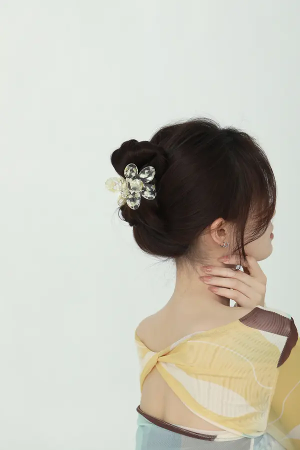 Translucent Flower Claw Clip - Strong-Hold Hair Clip product image 4