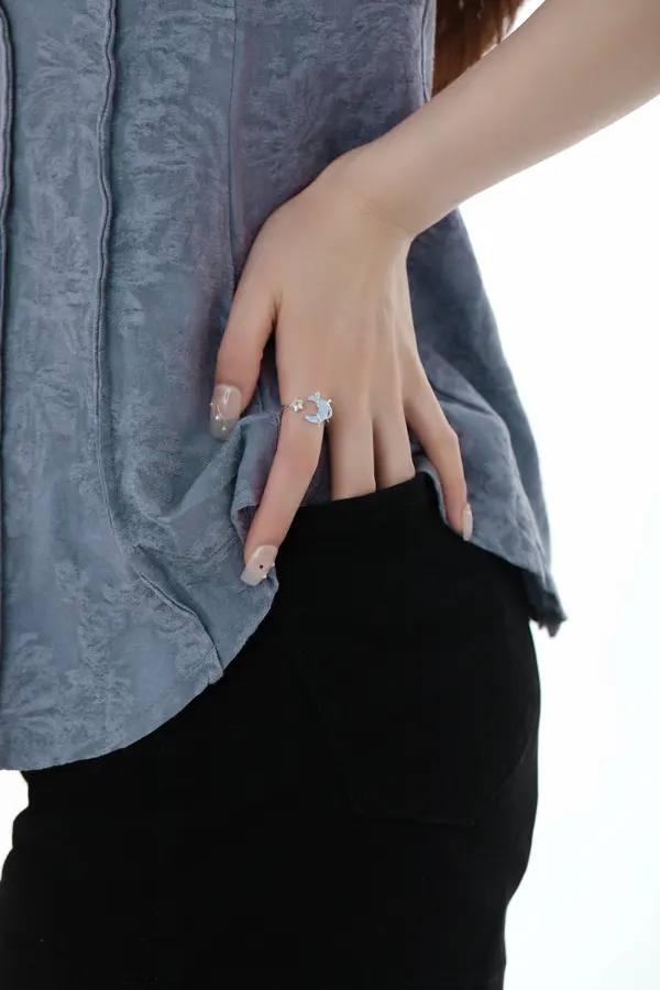 Clean Curve Ring