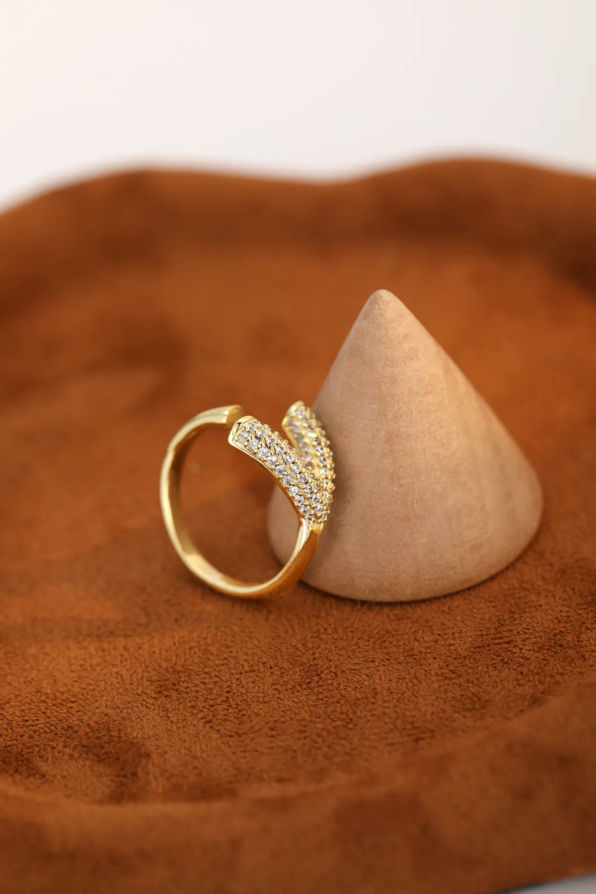 Classic Minimalist Ring – Everyday Elegance