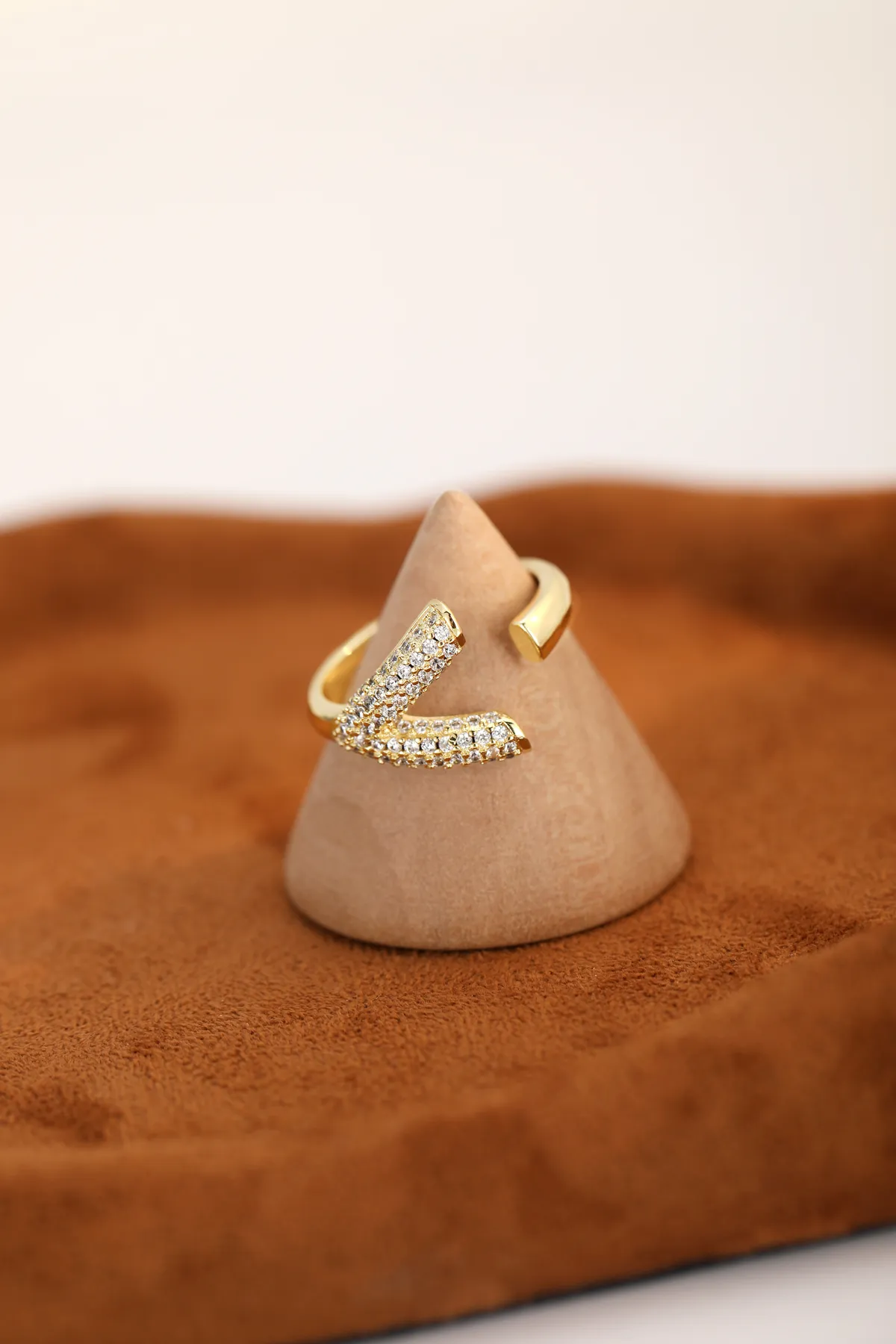 Classic Minimalist Ring – Everyday Elegance