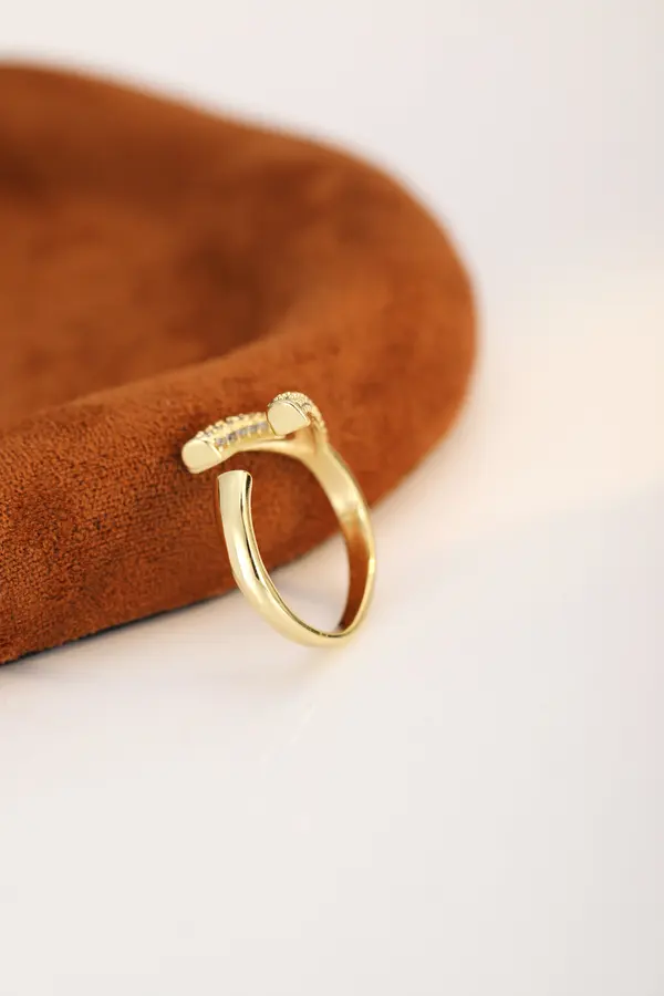 Classic Minimalist Ring – Everyday Elegance