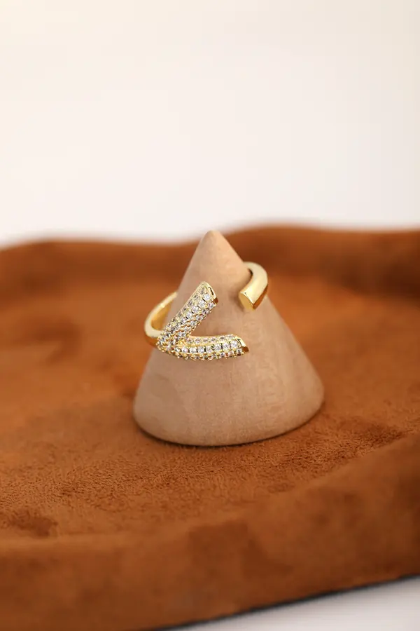 Classic Minimalist Ring – Everyday Elegance