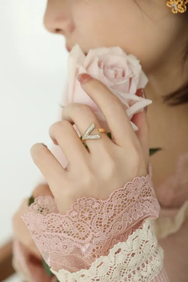 Classic Minimalist Ring – Everyday Elegance