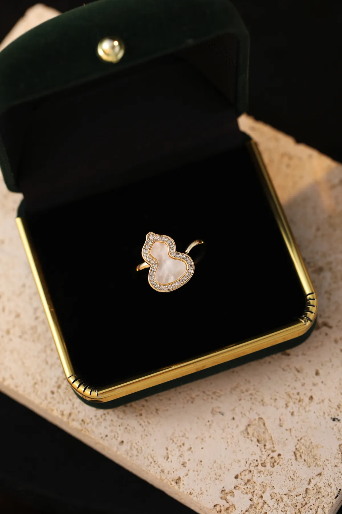 Everyday Minimalist Ring – Polished Finish
