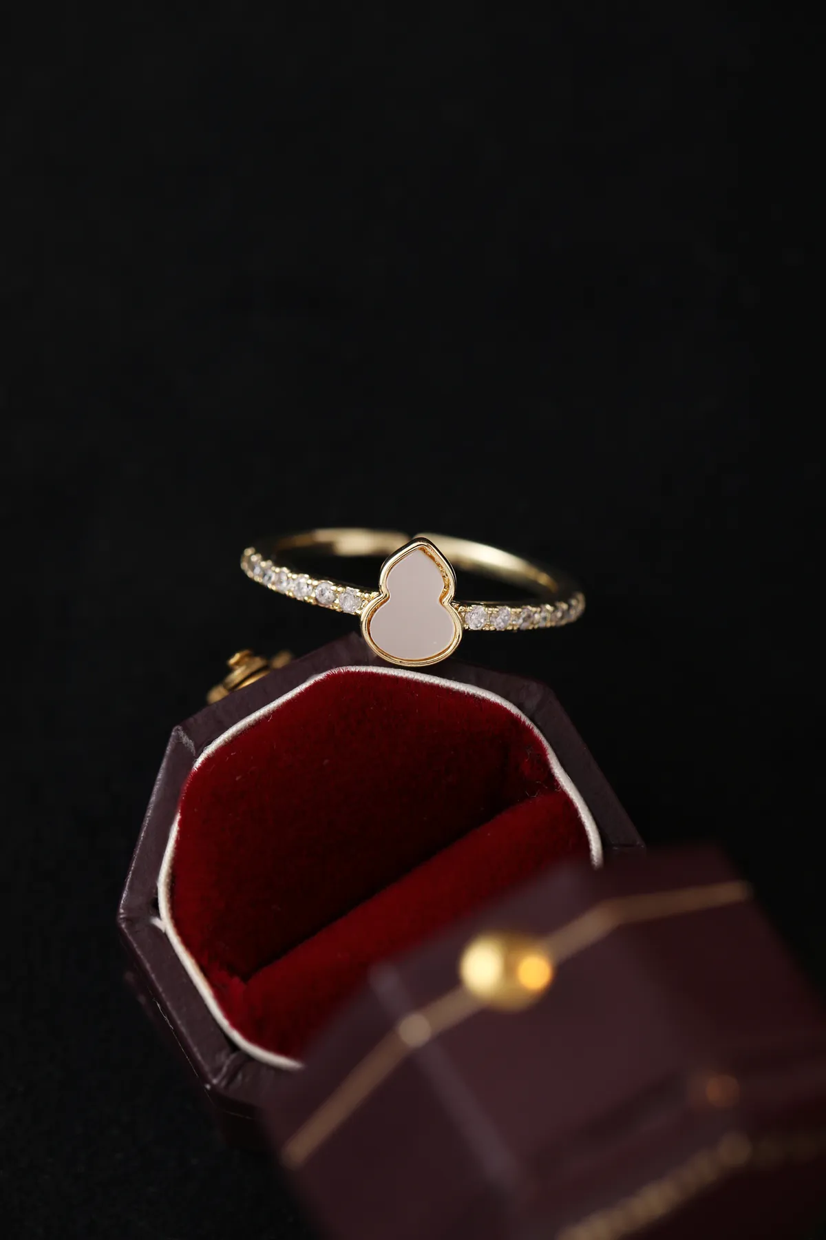 Sleek Minimalist Ring – Effortless Style