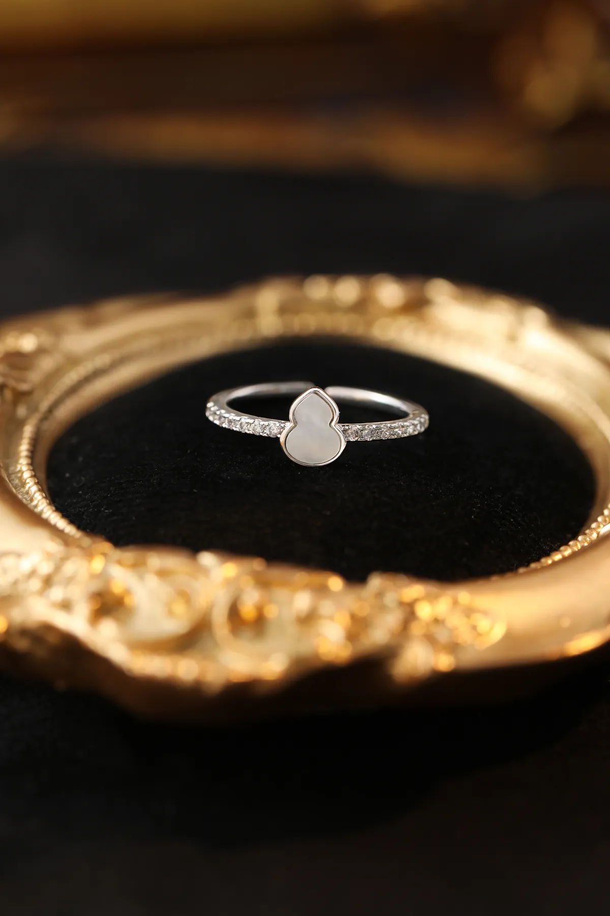 Sleek Minimalist Ring – Effortless Style