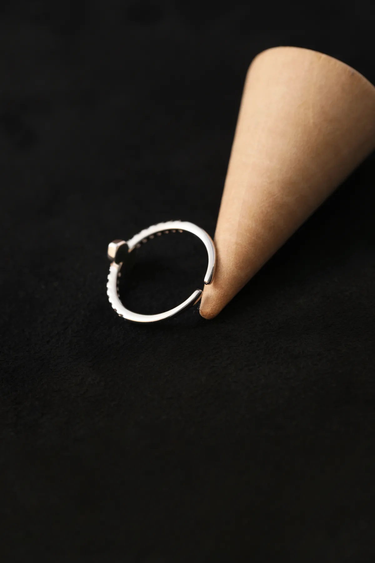 Sleek Minimalist Ring – Effortless Style
