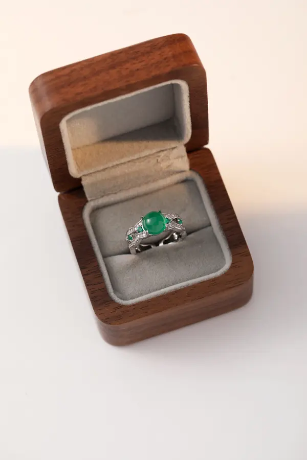 Refined Minimalist Ring – Daily Essential