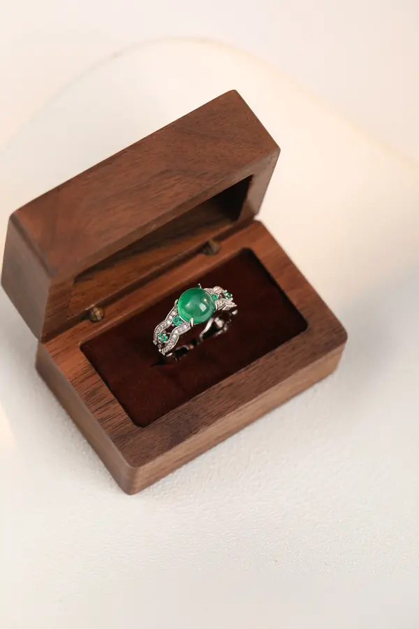 Refined Minimalist Ring – Daily Essential