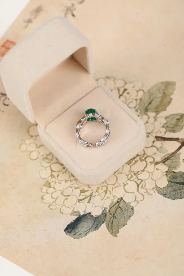 Refined Minimalist Ring – Daily Essential