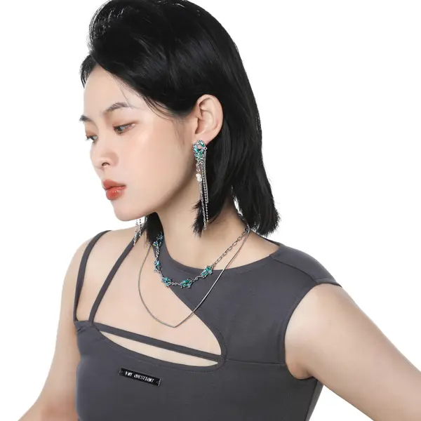Clean Pendant Necklace