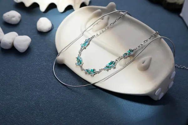 Clean Pendant Necklace